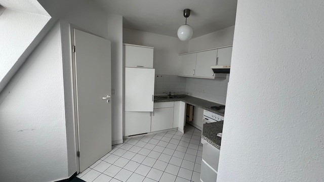 Küche mit Abstellkammer