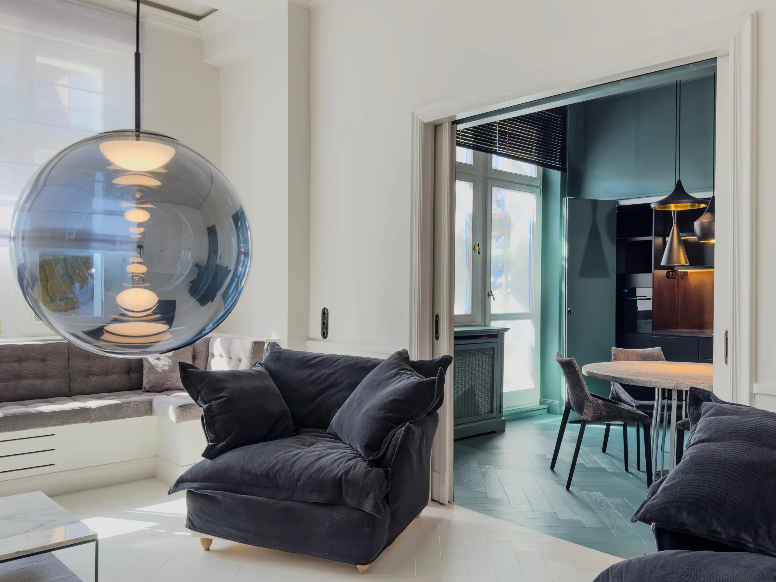 Wohnzimmer mit Blick zur Küche