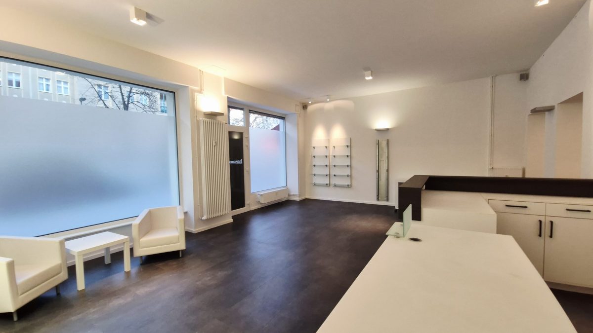 Blick zum Schaufenster