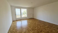 Wohnzimmer mit Balkon