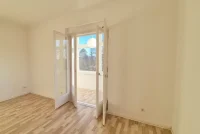 Hell mit Glastüren