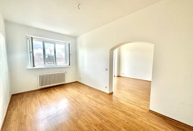 Esszimmer mit Durchgang
